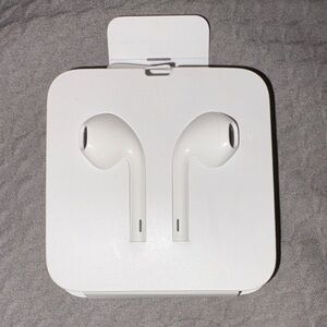 White EarPods with lightning connector